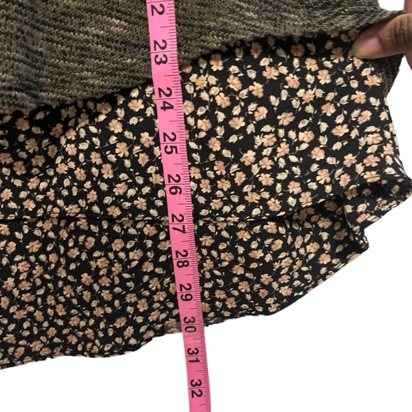 Blouse with Flower Pattern - Picture 4 of 4